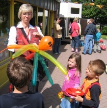 Zauberhafte Figuren mit Ballons
